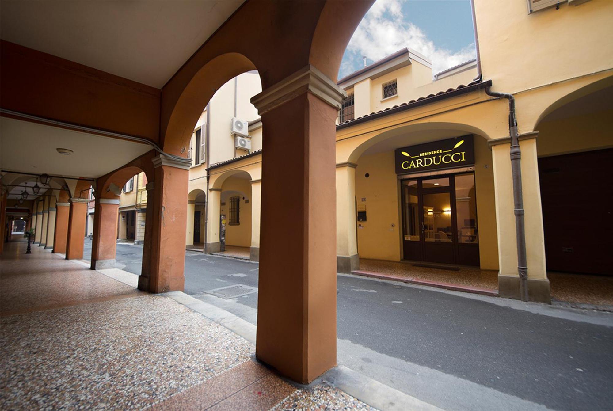 Carducci Residence Bologna Bagian luar foto